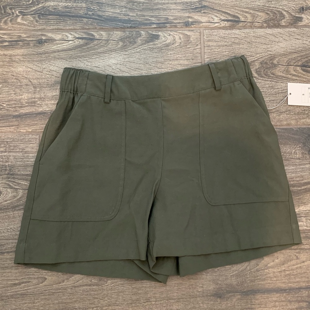 Green belted shorts - Picture 3 of 3